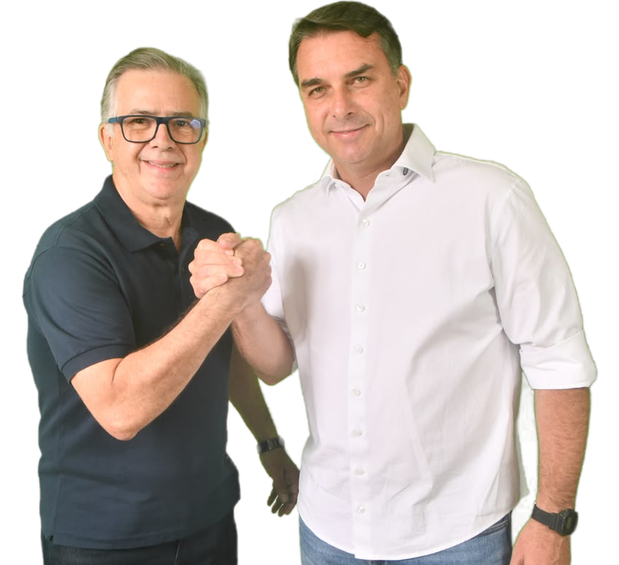 Joaquim Passarinho e Flávio Bolsonaro de mãos dadas